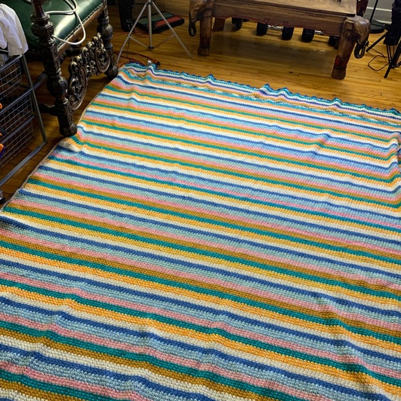 Vintage hand made crochet king size bed cover - Picture 8 of 11